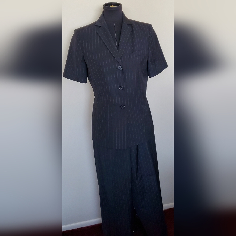 Kasper Petite Size 8p Navy Blue 2pc Suit With Pinstripes